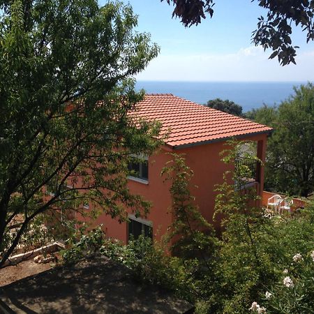 Holiday Home Orange Utjeha Luaran gambar