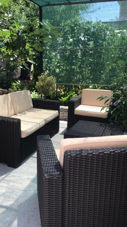 Holiday Home Orange Utjeha Luaran gambar