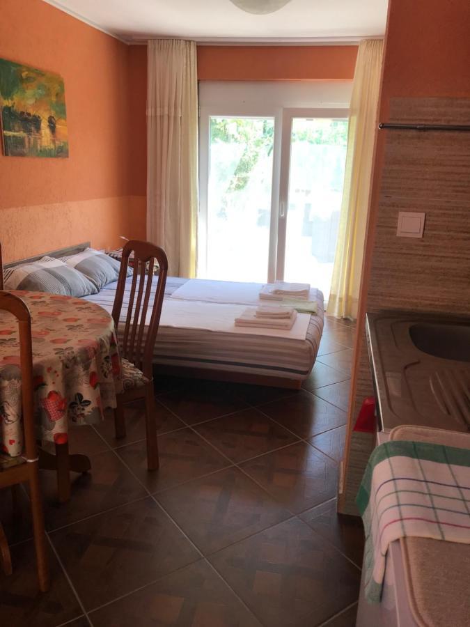 Holiday Home Orange Utjeha Luaran gambar