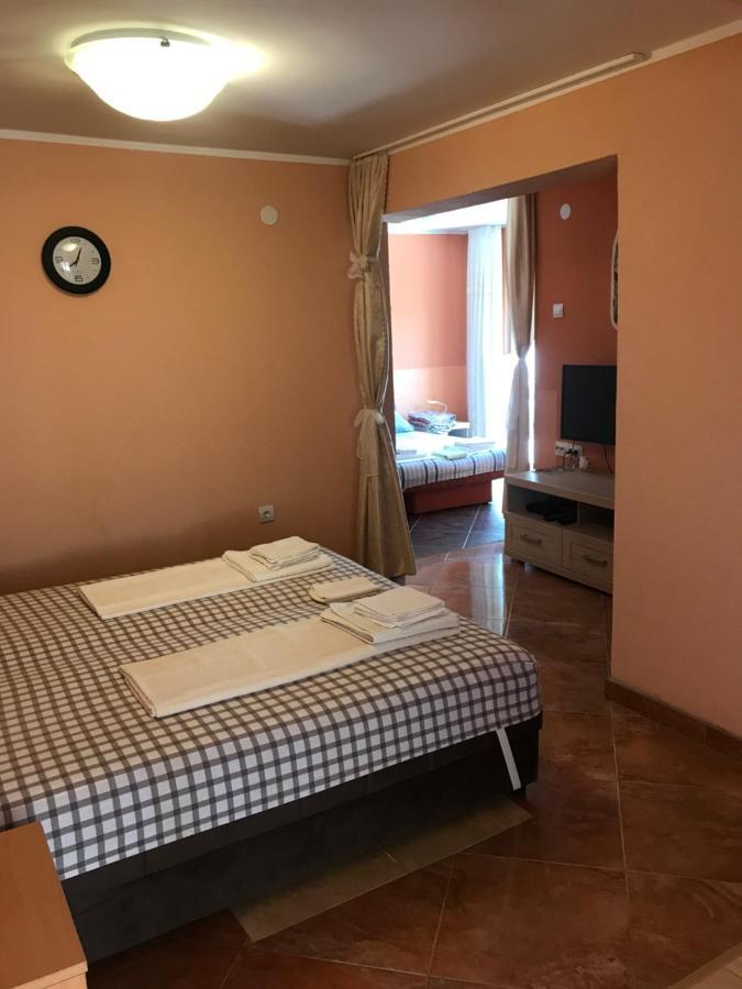 Holiday Home Orange Utjeha Luaran gambar