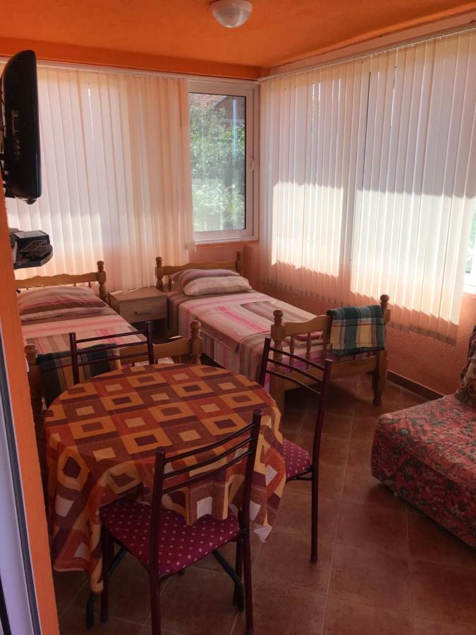 Holiday Home Orange Utjeha Luaran gambar