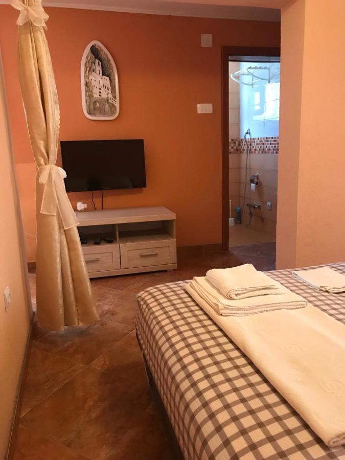 Holiday Home Orange Utjeha Luaran gambar