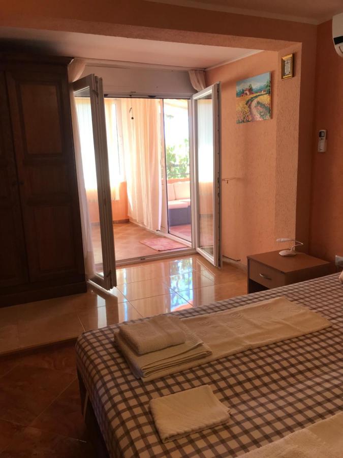 Holiday Home Orange Utjeha Luaran gambar