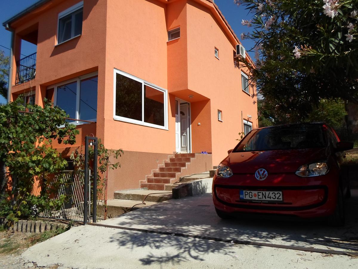 Holiday Home Orange Utjeha Luaran gambar