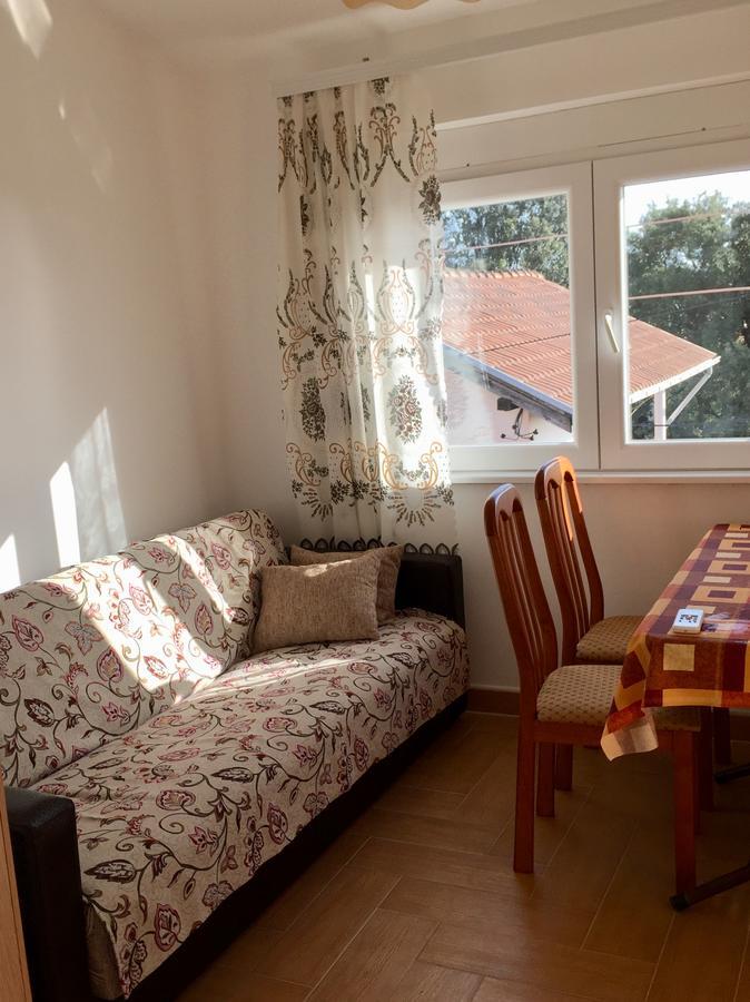 Holiday Home Orange Utjeha Luaran gambar