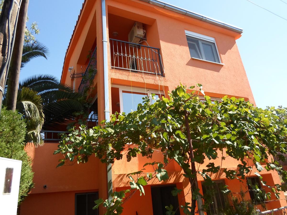 Holiday Home Orange Utjeha Luaran gambar