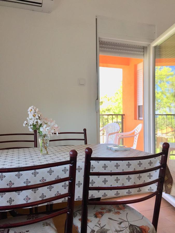 Holiday Home Orange Utjeha Luaran gambar