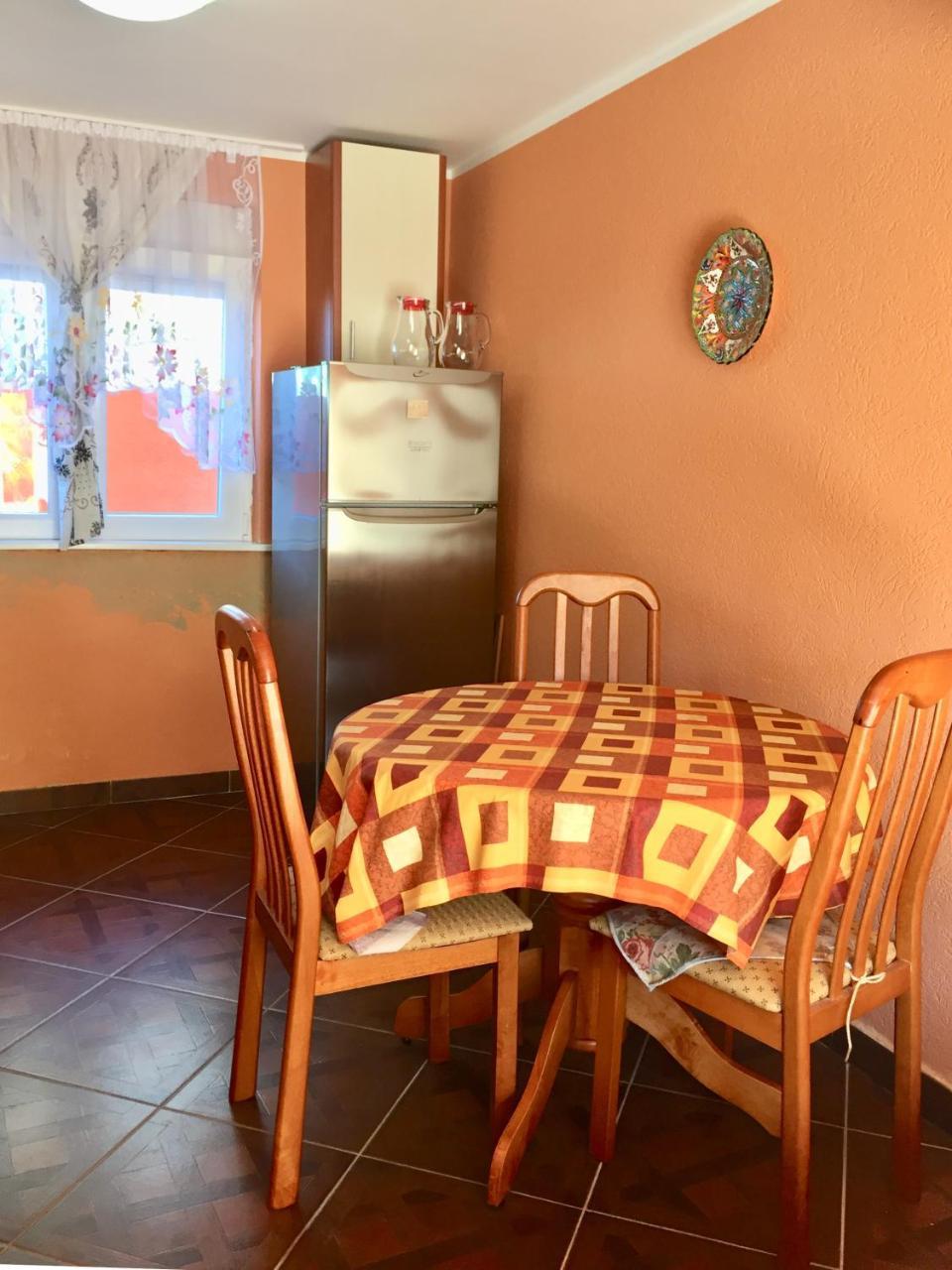 Holiday Home Orange Utjeha Luaran gambar