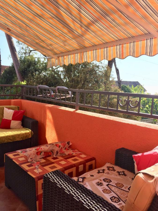Holiday Home Orange Utjeha Luaran gambar