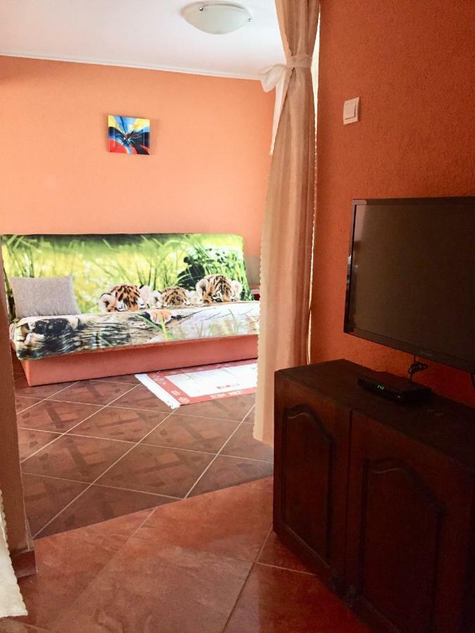 Holiday Home Orange Utjeha Luaran gambar