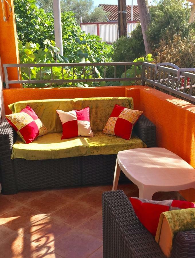 Holiday Home Orange Utjeha Luaran gambar