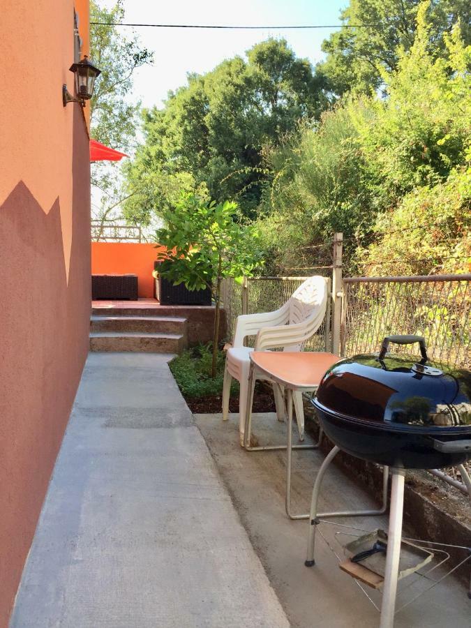 Holiday Home Orange Utjeha Luaran gambar