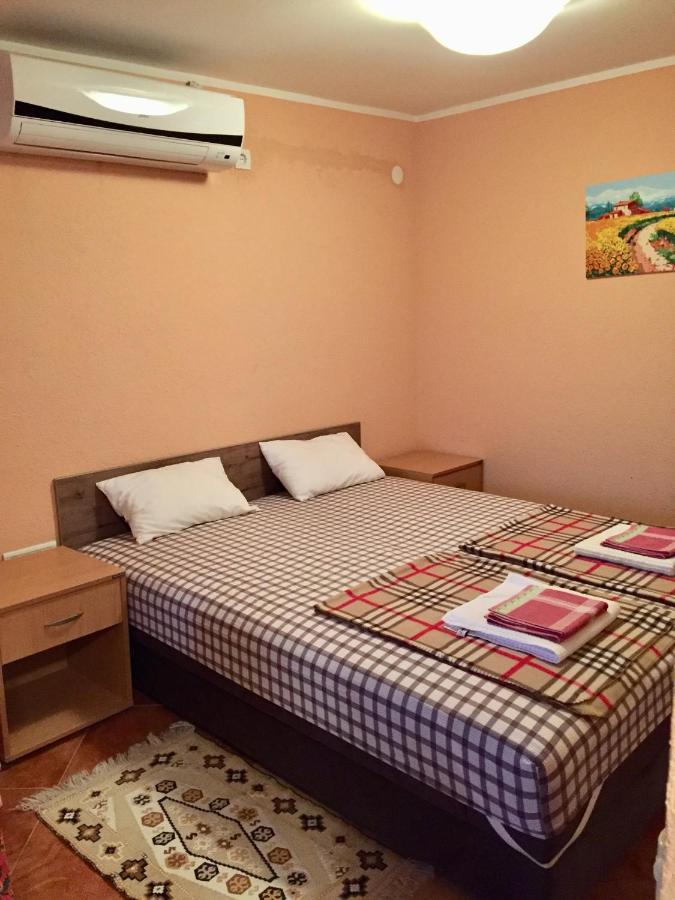 Holiday Home Orange Utjeha Luaran gambar